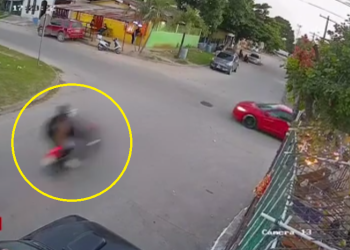 Volando en una moto.