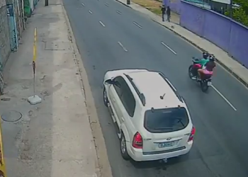 Accidente con un vehículo estacionado.