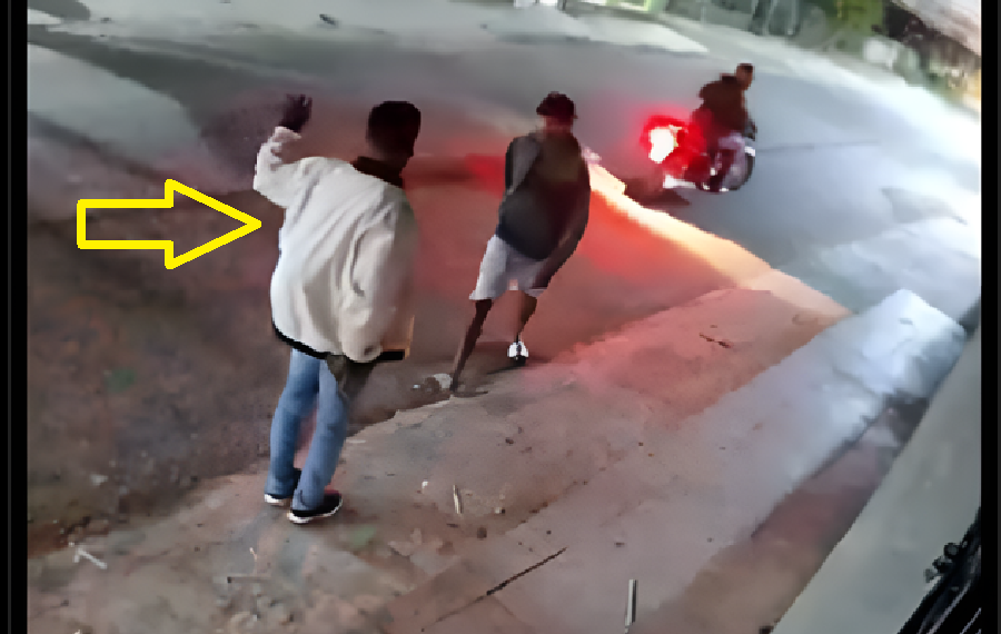 SE DEFIENDE CON UN FIL0S0