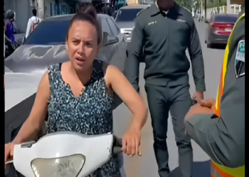 UNA MUJER EMBARAZADA