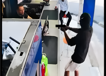 DOS ANGELITOS EN SU MOVIDA