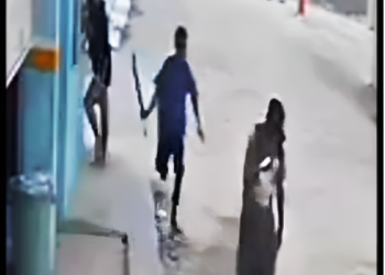 POR DETRAS CON UN FILOSO