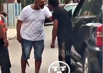 PADRE CONFRONTA A UN TIPO