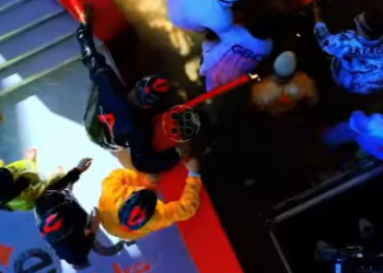 Sacan a Santiago Matias en ambulancia